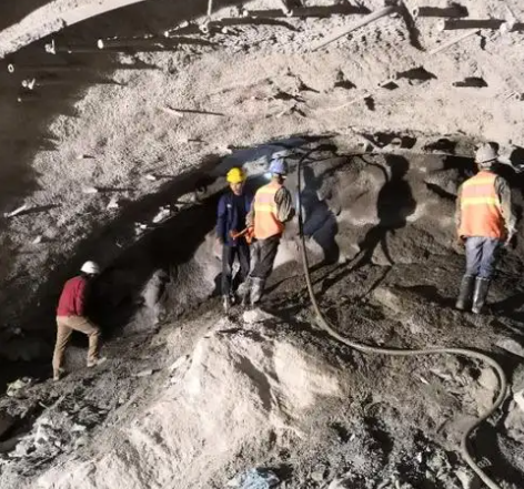 赣县拱顶带模注浆料的施工流程及注意事项